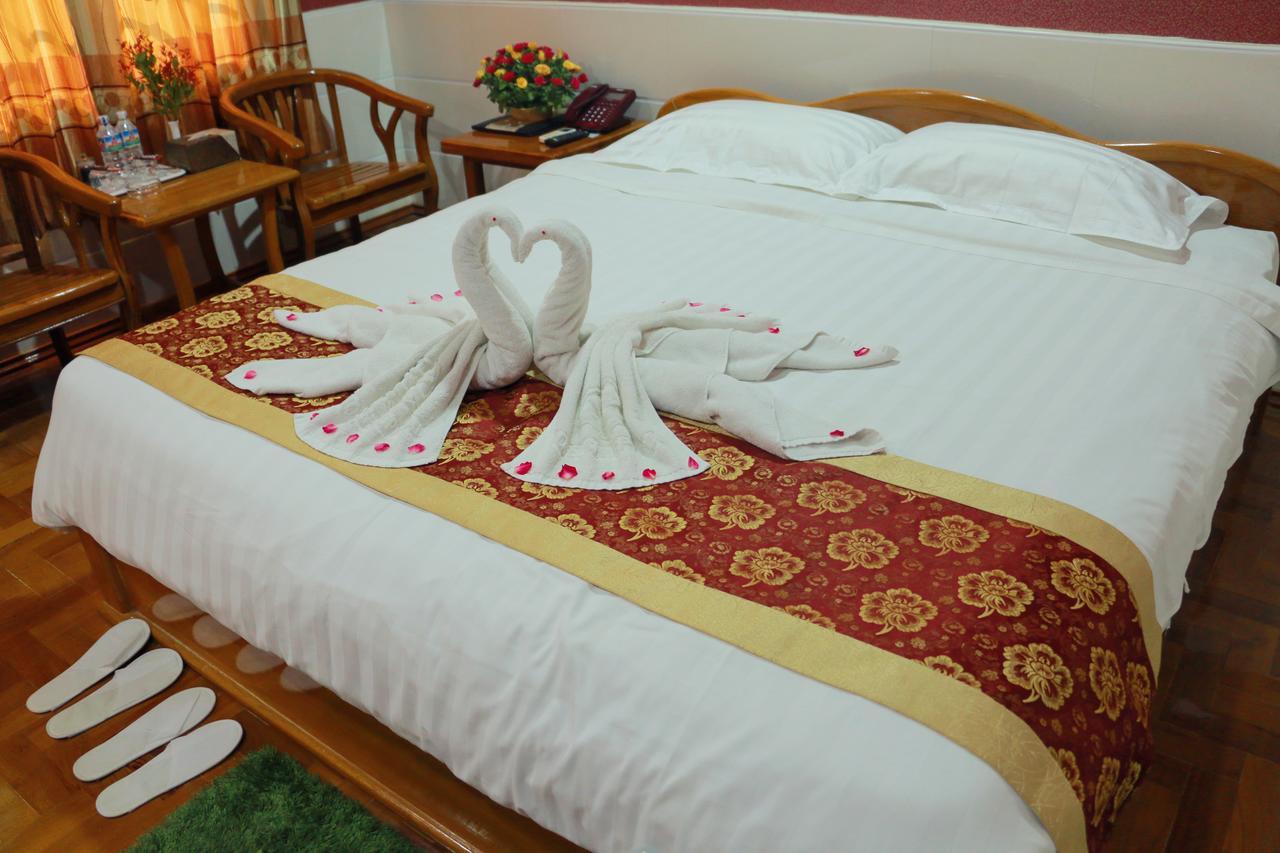 Hotel Shwe Pyi Tan Mandalay Exteriör bild