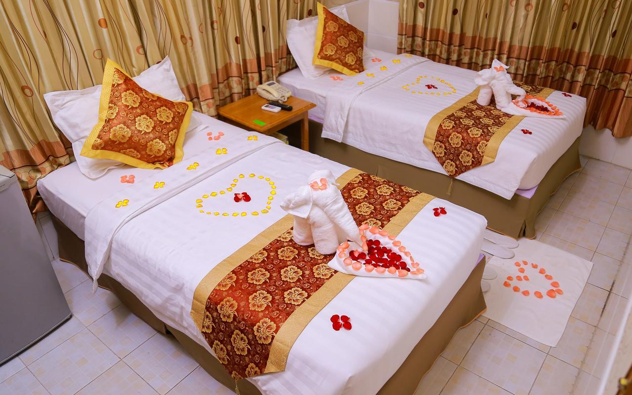 Hotel Shwe Pyi Tan Mandalay Exteriör bild