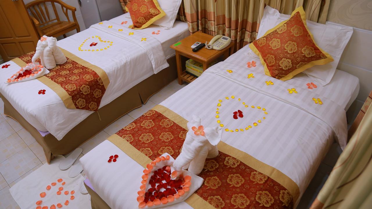 Hotel Shwe Pyi Tan Mandalay Exteriör bild