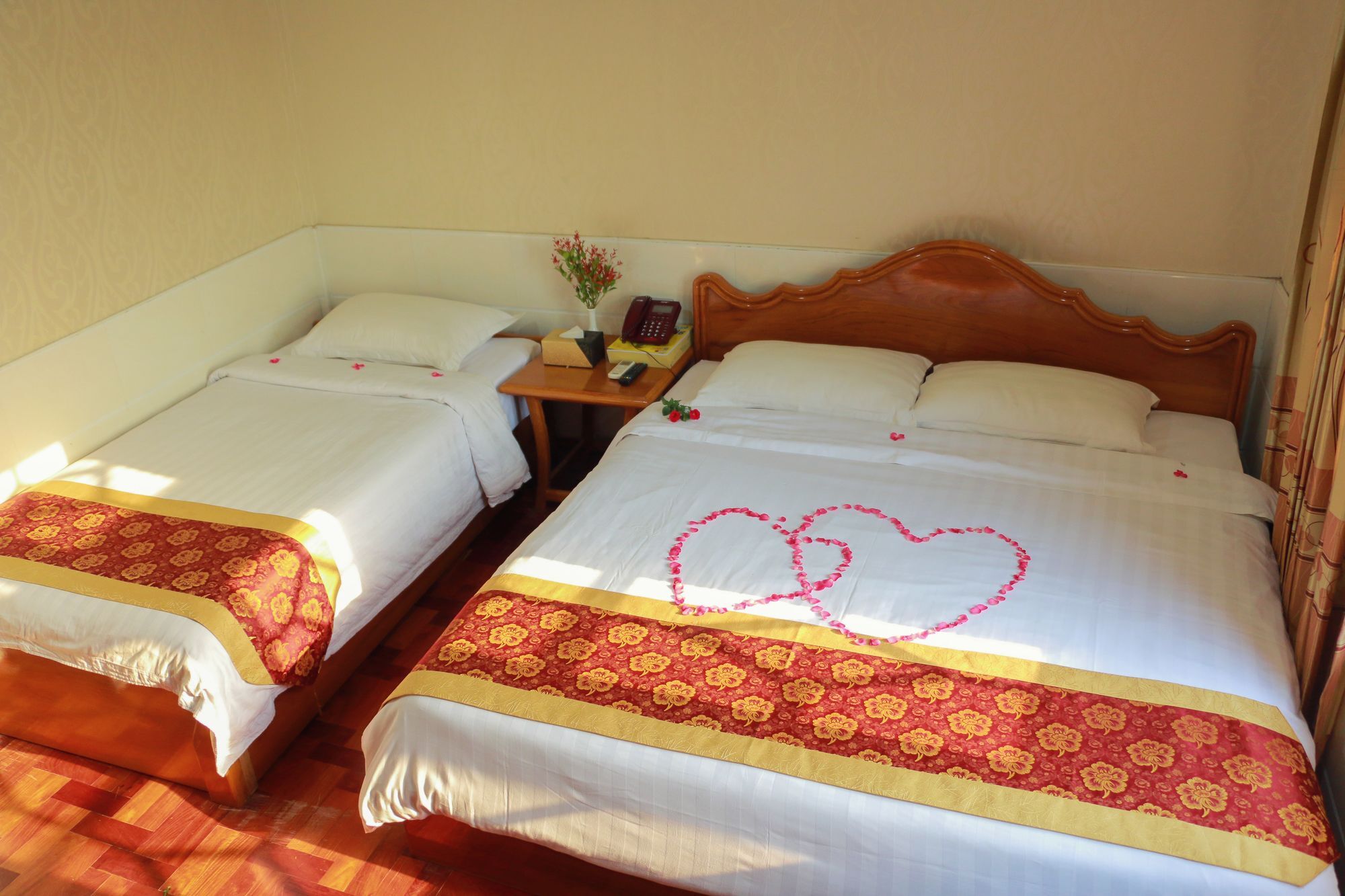 Hotel Shwe Pyi Tan Mandalay Exteriör bild