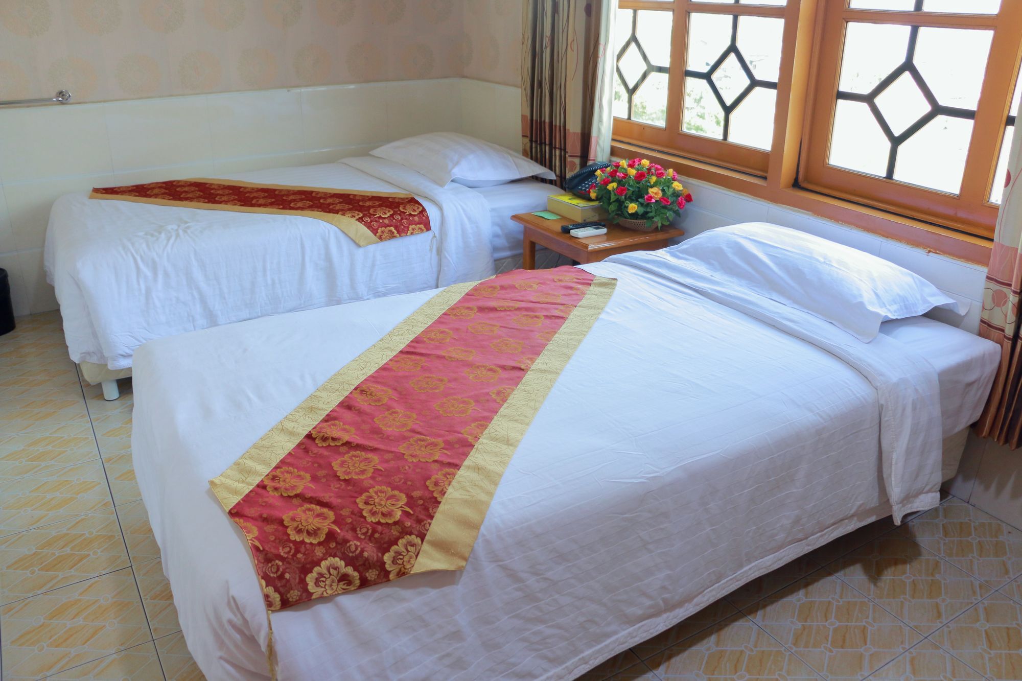 Hotel Shwe Pyi Tan Mandalay Exteriör bild