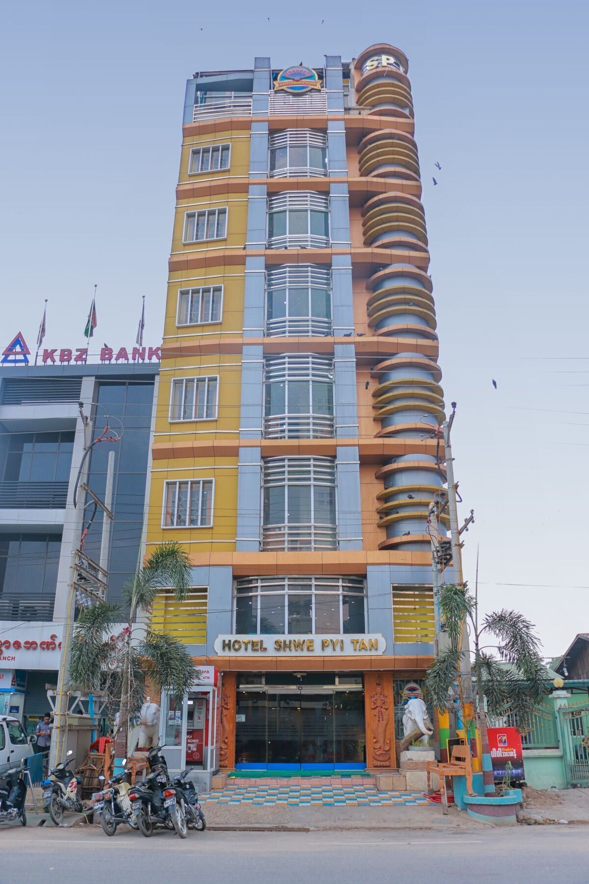 Hotel Shwe Pyi Tan Mandalay Exteriör bild