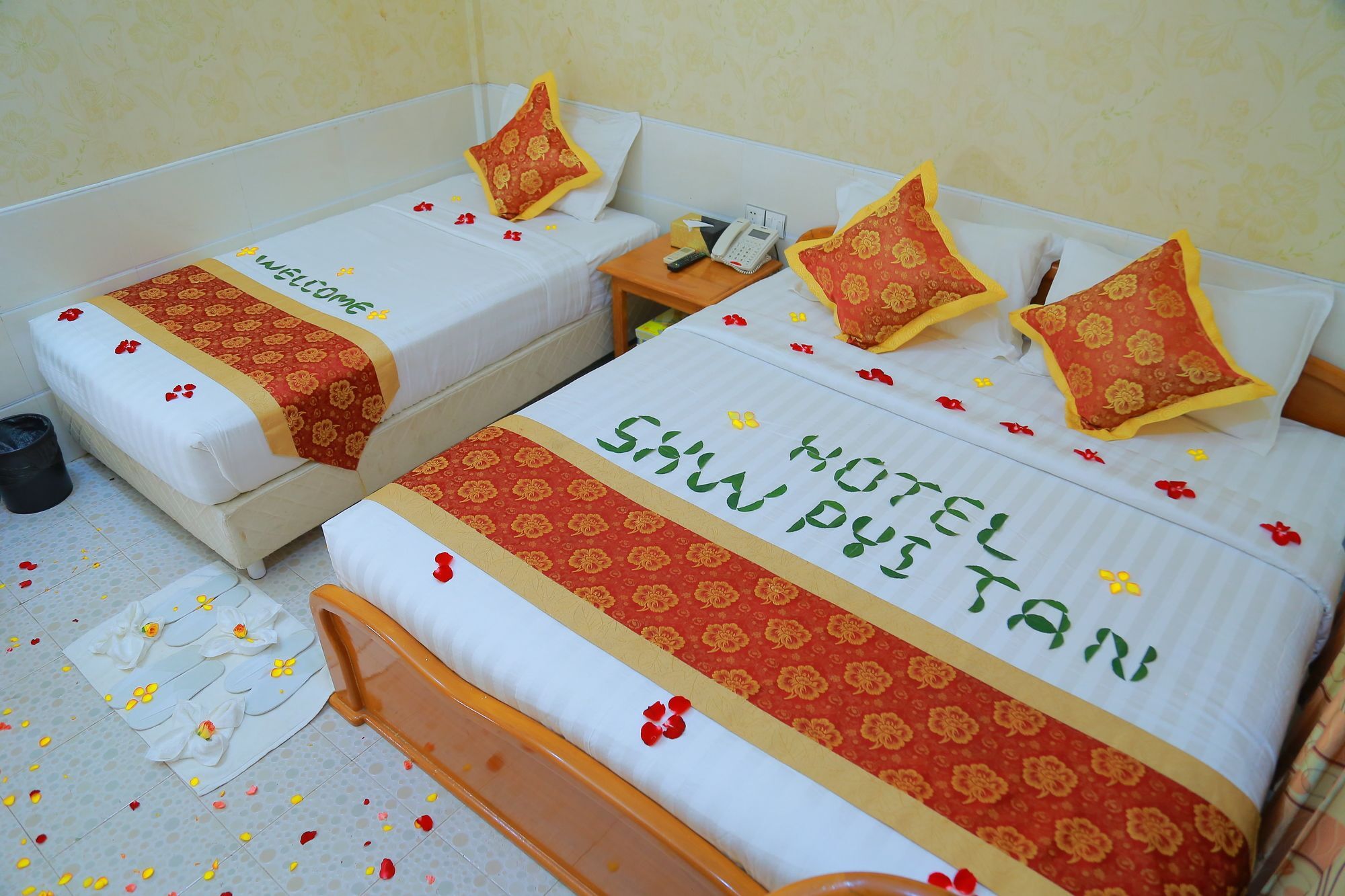 Hotel Shwe Pyi Tan Mandalay Exteriör bild